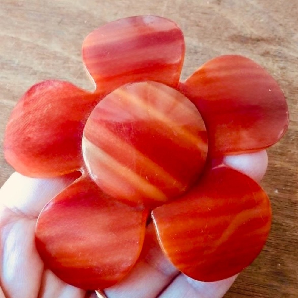 🌼 MCM Butterscotch Lucite Flower Brooch, circa 1960s, 3.5” - Excellent Condition